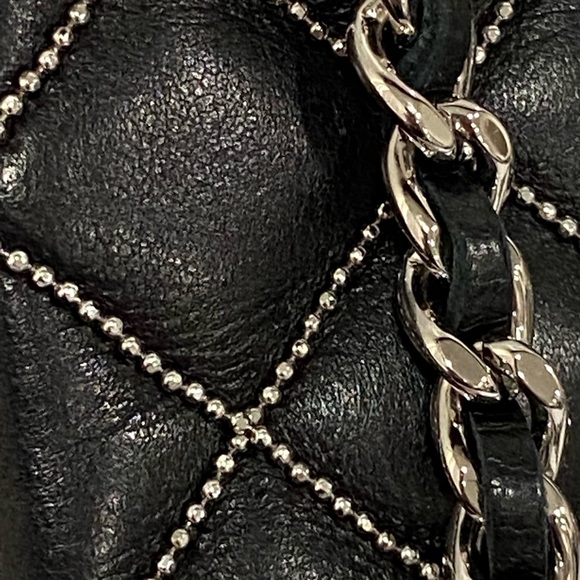 Rare and Limited Edition🔥🔥 Chanel diamond Quils - Picture 10 of 13